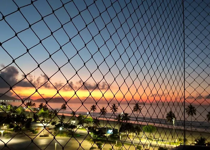 Jóia da Enseada, com serviços de praia, de frente para o mar, posição estratégica, 3 quartos, vista deslumbrante, TV smart, estacionamento Guarujá